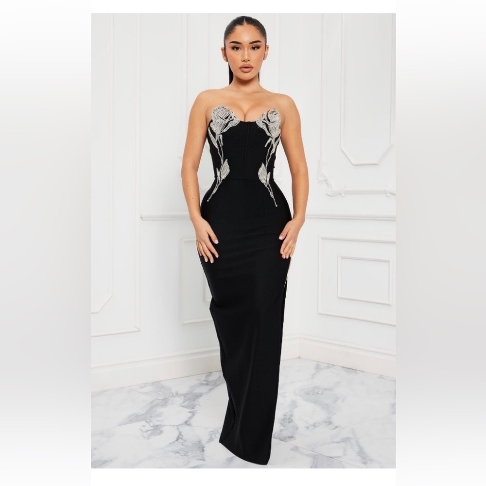 New Inventory 🔥Oscars Lady Embellished Maxi Evening Gown🔥